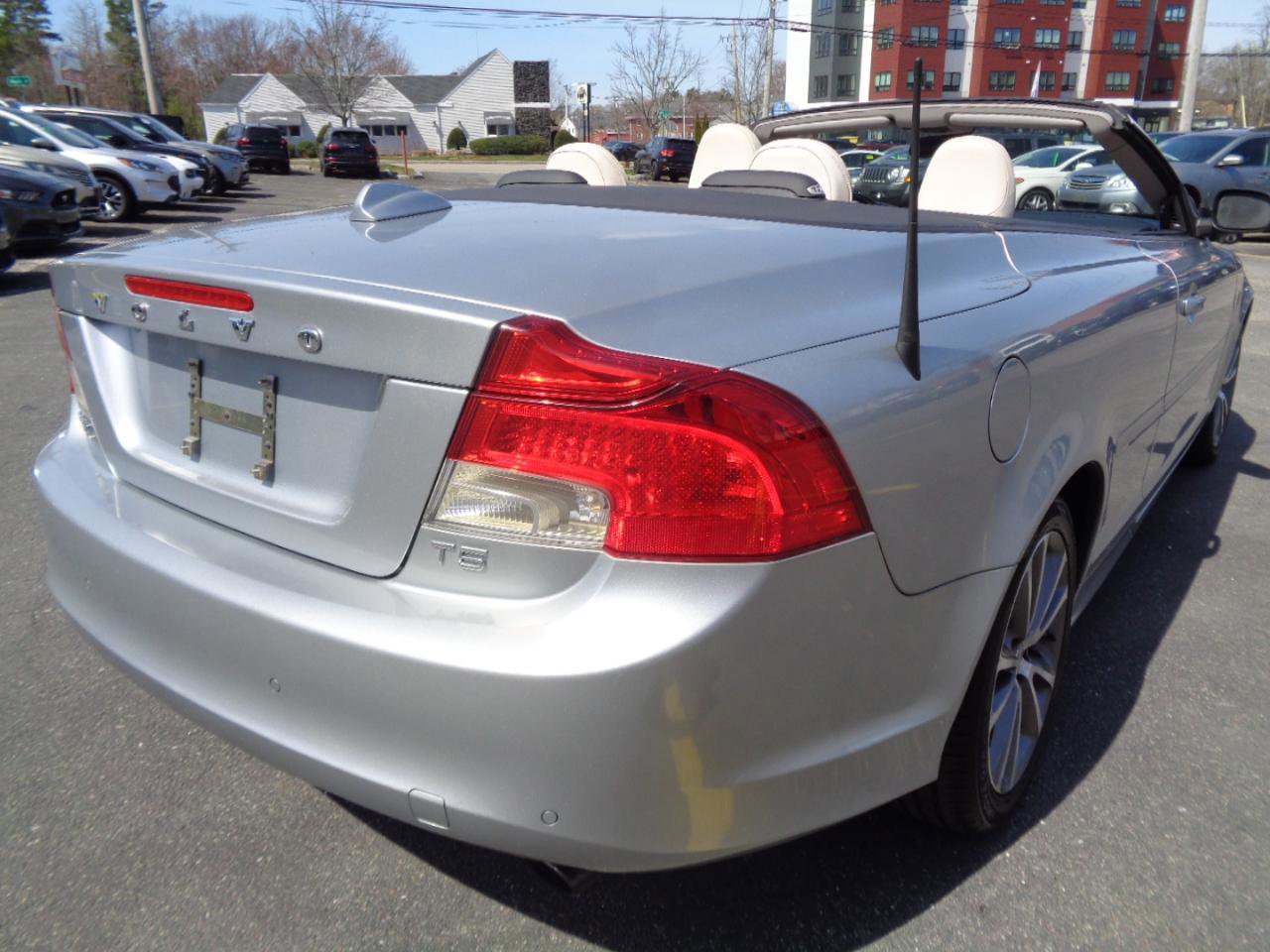 Used 2011 Volvo C70 T5 w/ Convenience Pkg FWD image 16