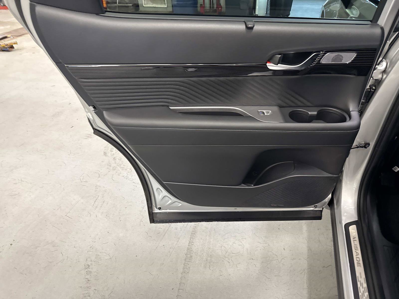 Used 2024 Hyundai Palisade Calligraphy image 11