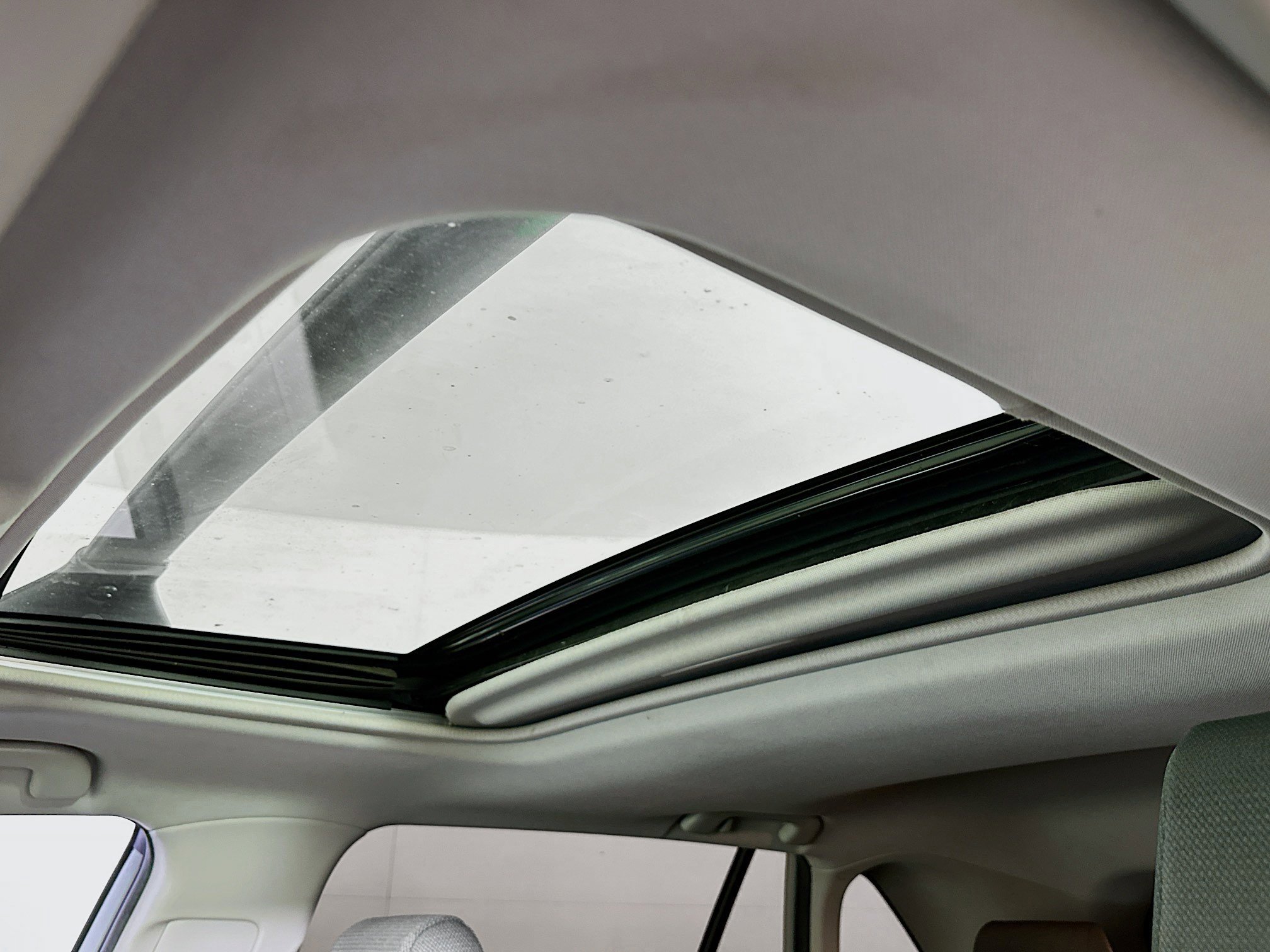 Used 2021 Toyota RAV4 XLE w/ Convenience Package image 24