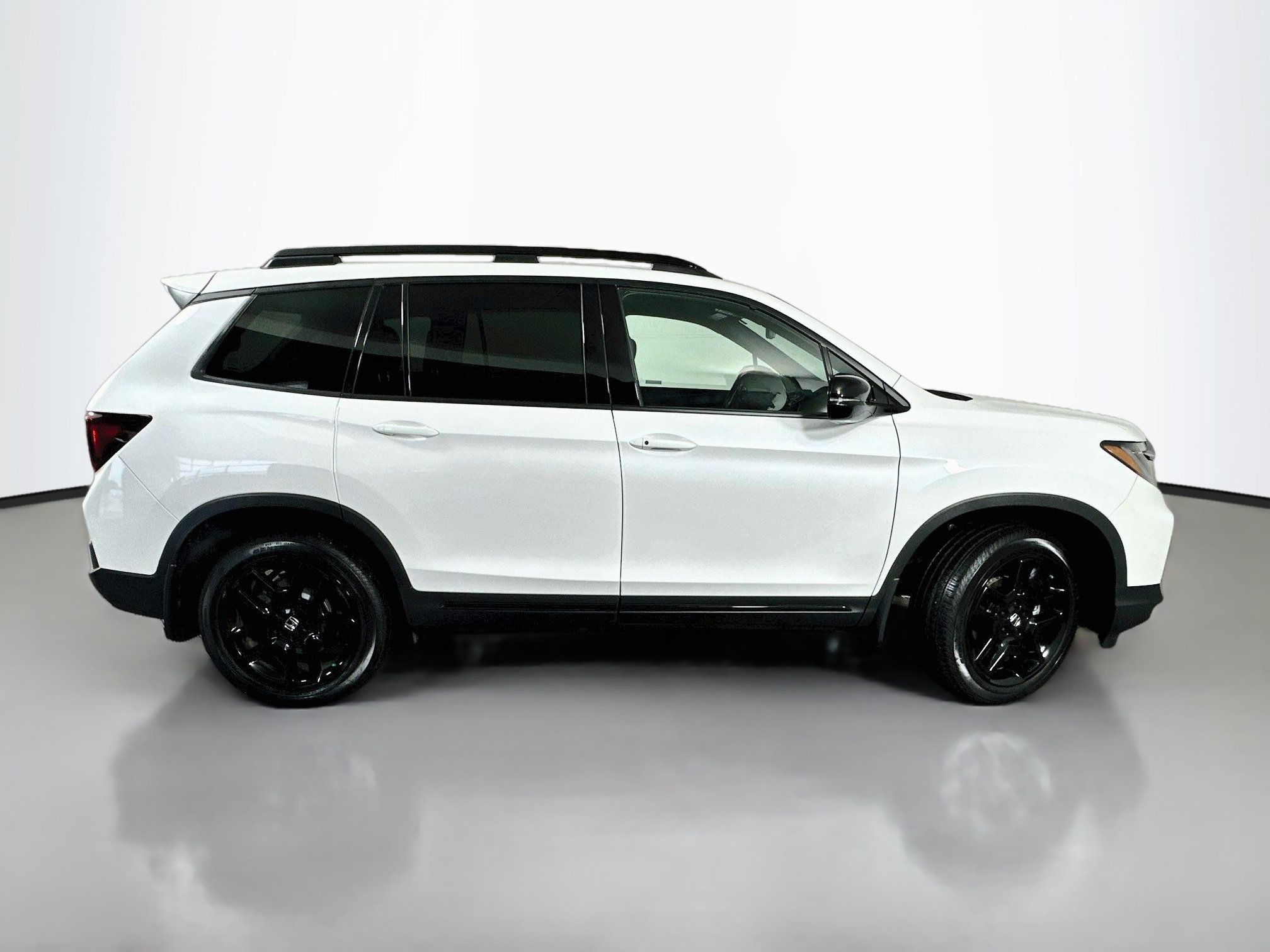 Used 2024 Honda Passport Black Edition image 8