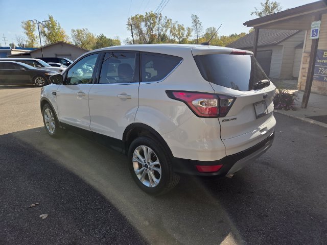 Used 2017 Ford Escape SE FWD image 3