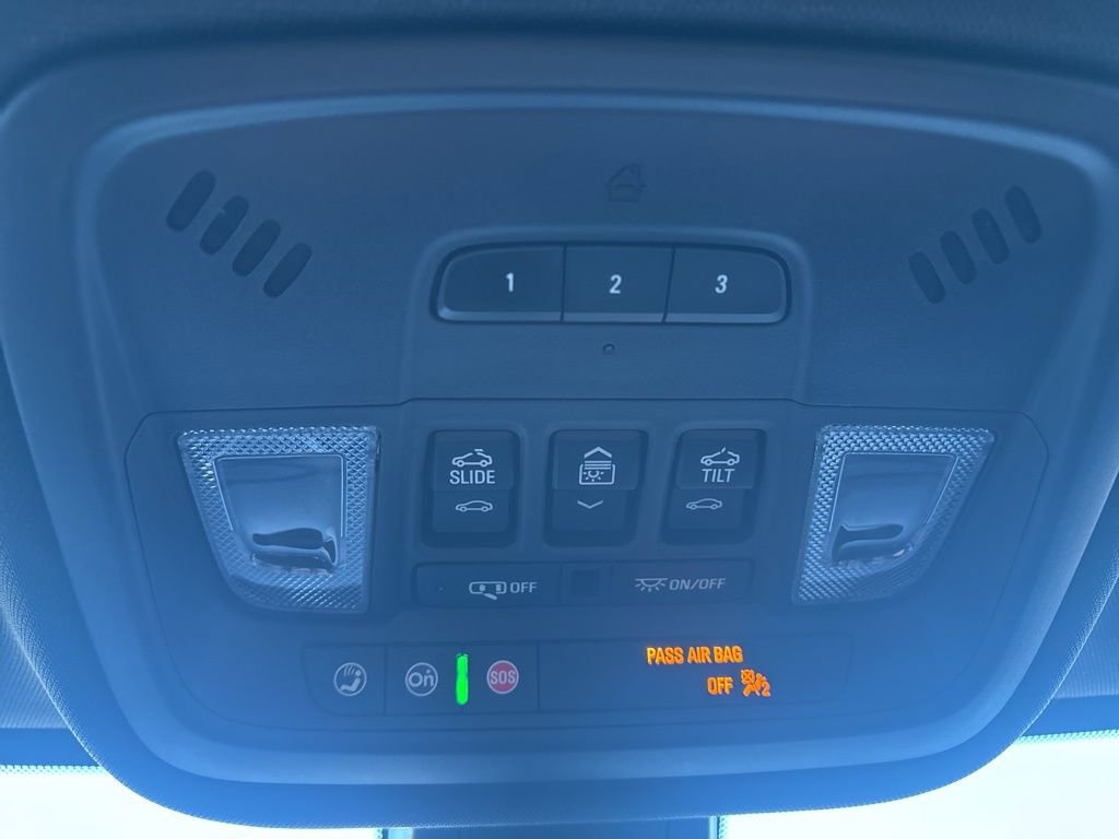 Used 2023 Chevrolet Traverse Premier image 33