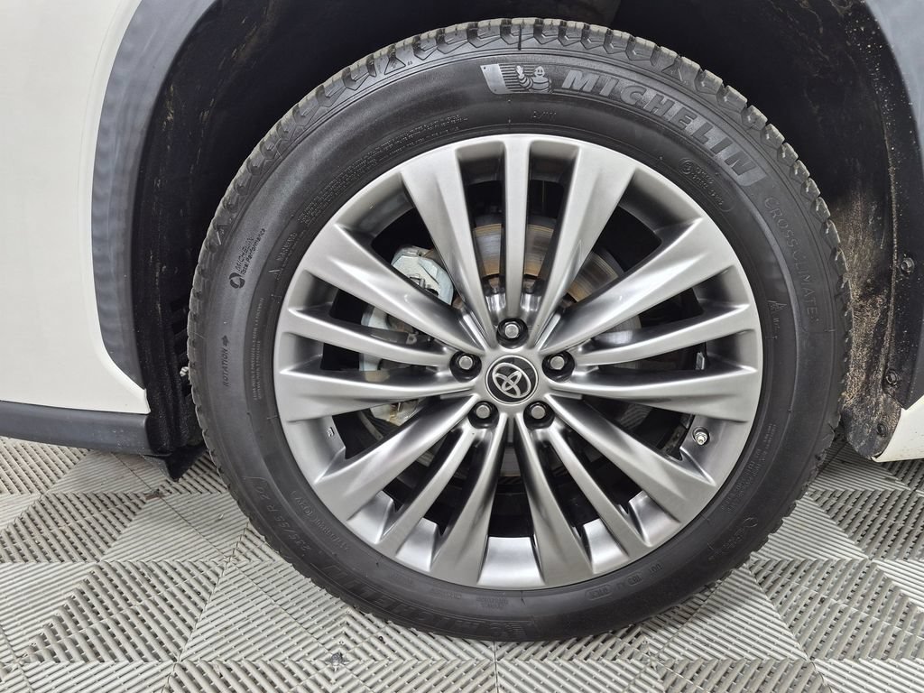Used 2021 Toyota Highlander Platinum FWD image 31