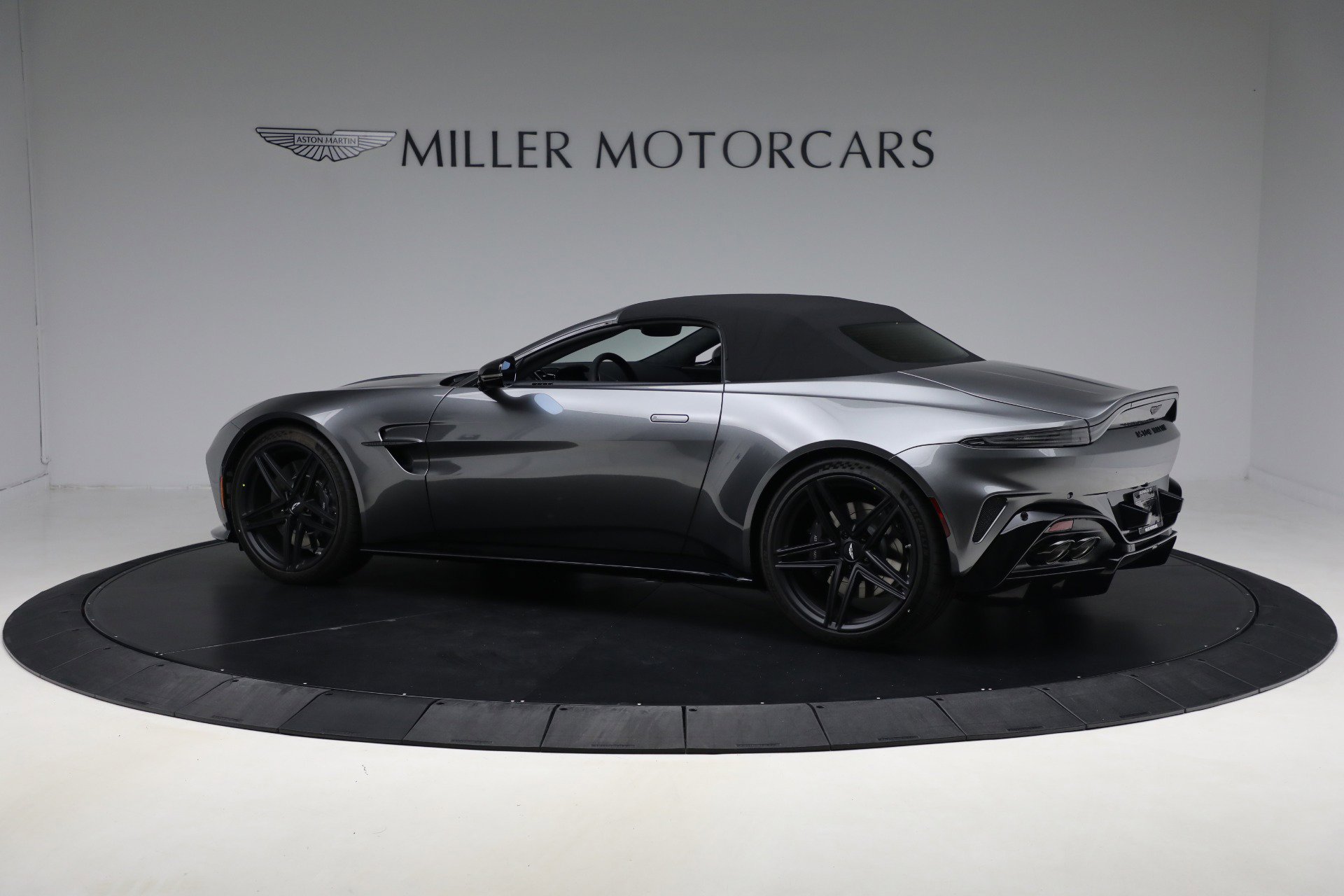 New 2026 Aston Martin V8 Vantage Roadster image 16