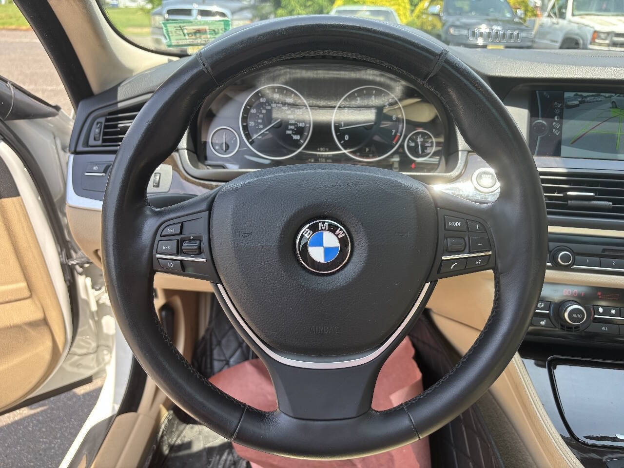 Used 2011 BMW 550i xDrive Sedan AWD/4WD image 8