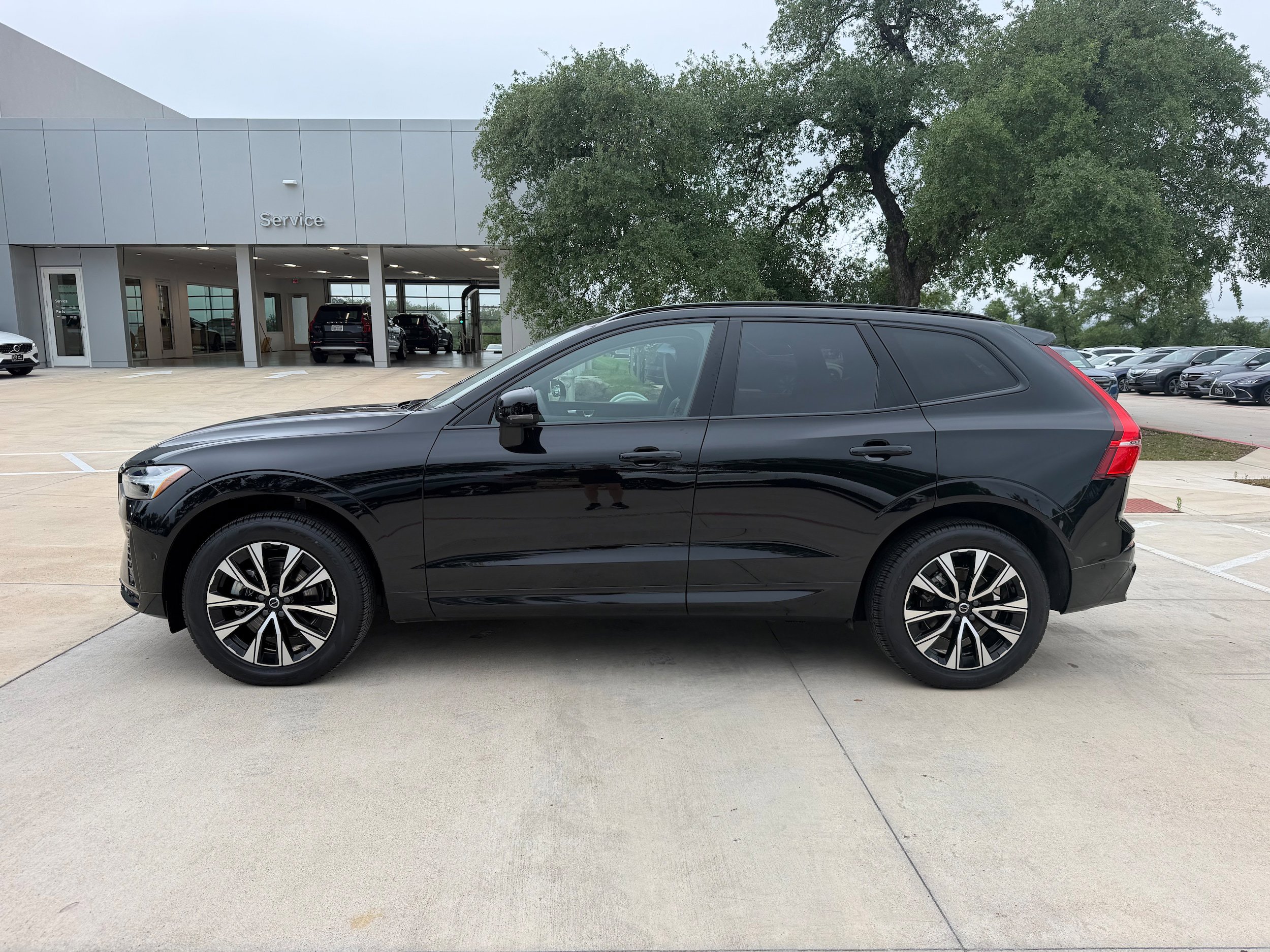Certified 2025 Volvo XC60 B5 Plus AWD/4WD image 3