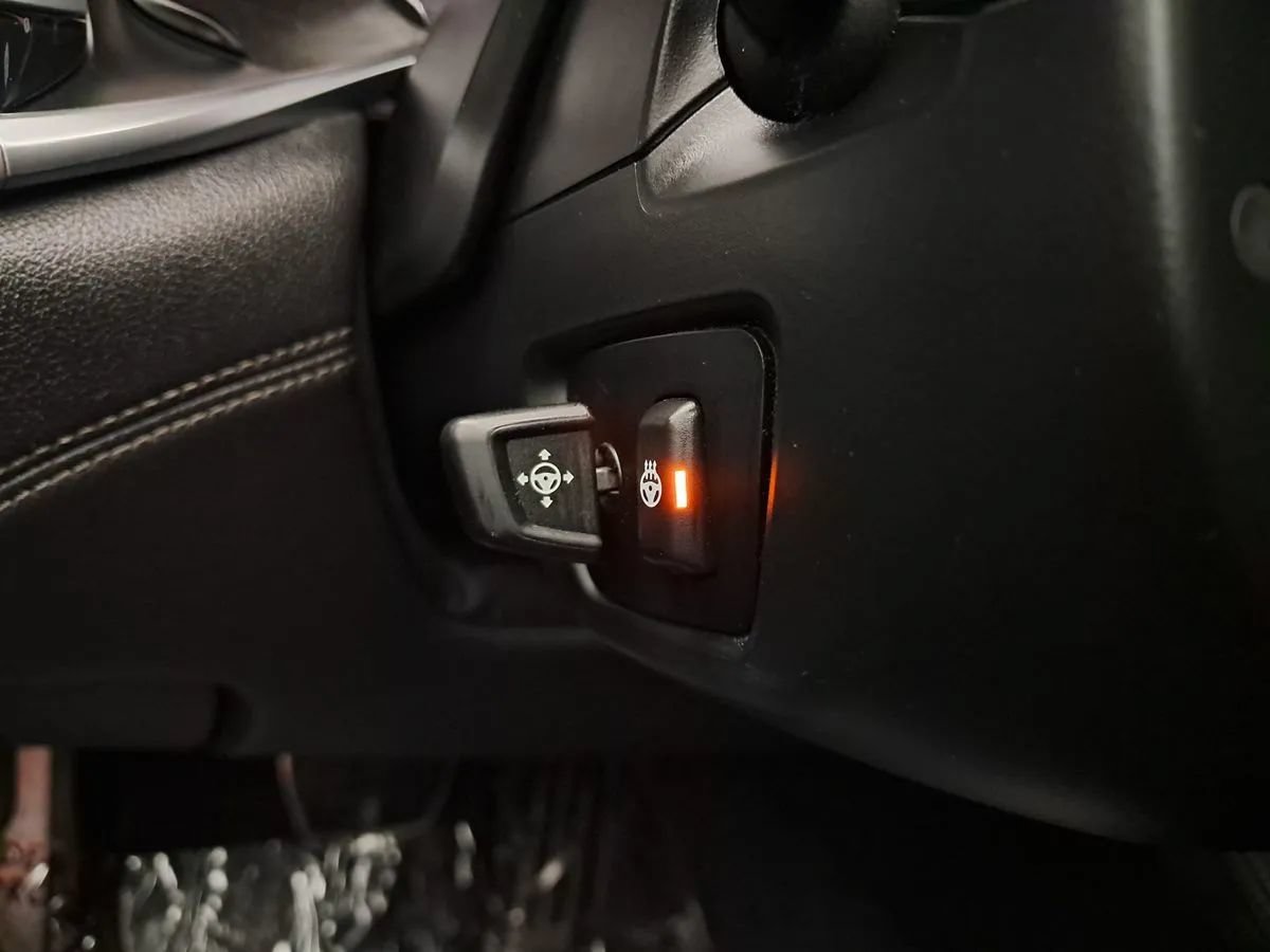 Used 2019 BMW 750i xDrive w/ M Sport Package AWD/4WD image 13