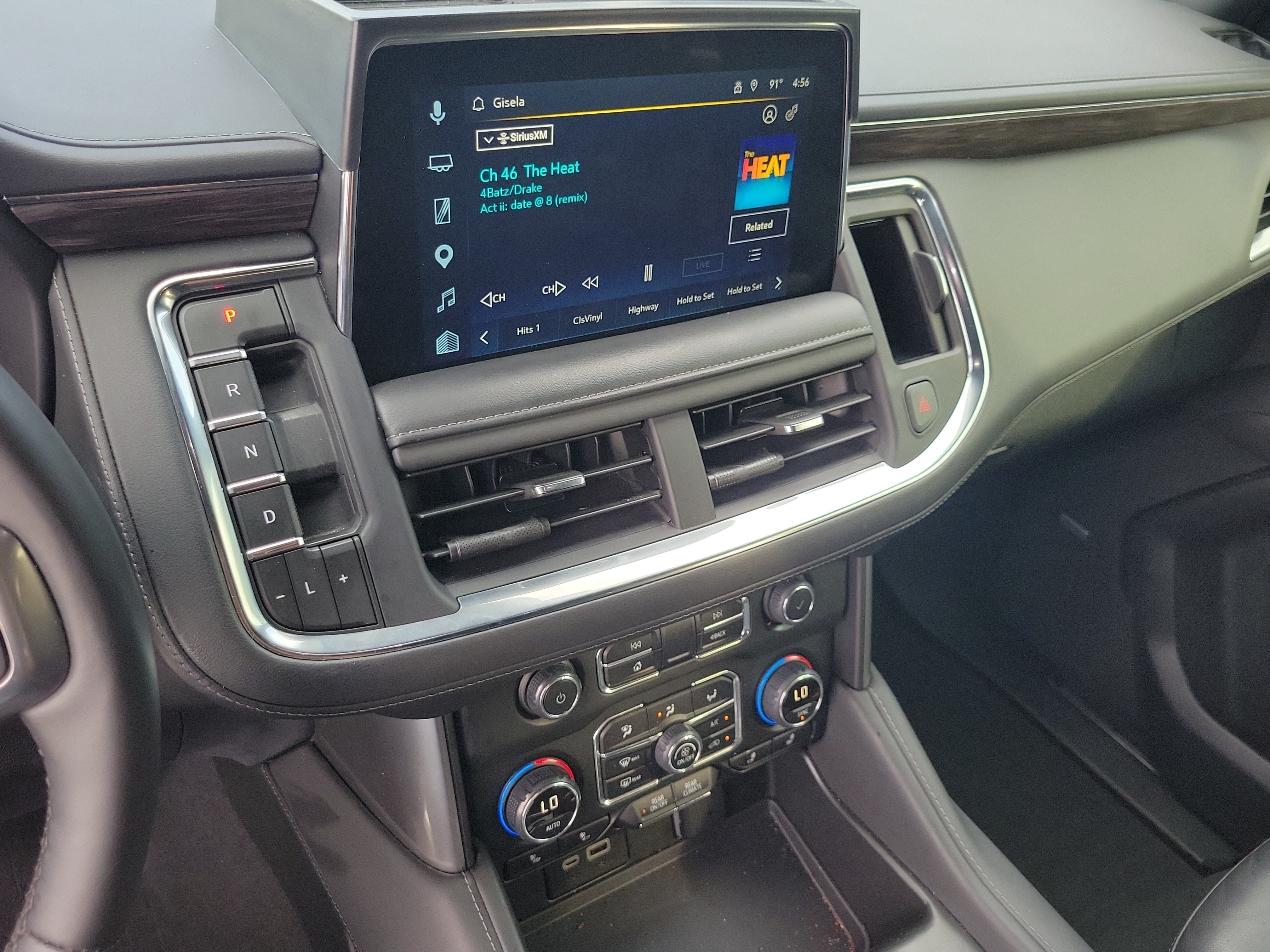 Used 2024 Chevrolet Tahoe LT w/ Luxury Package RWD image 15
