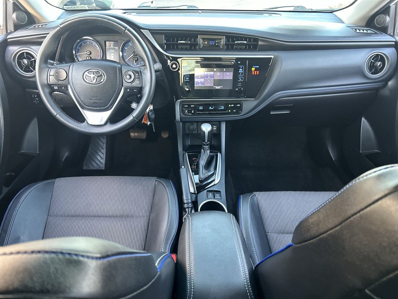 Used 2018 Toyota Corolla SE w/ Carpet Mat Package (TMS) FWD image 12