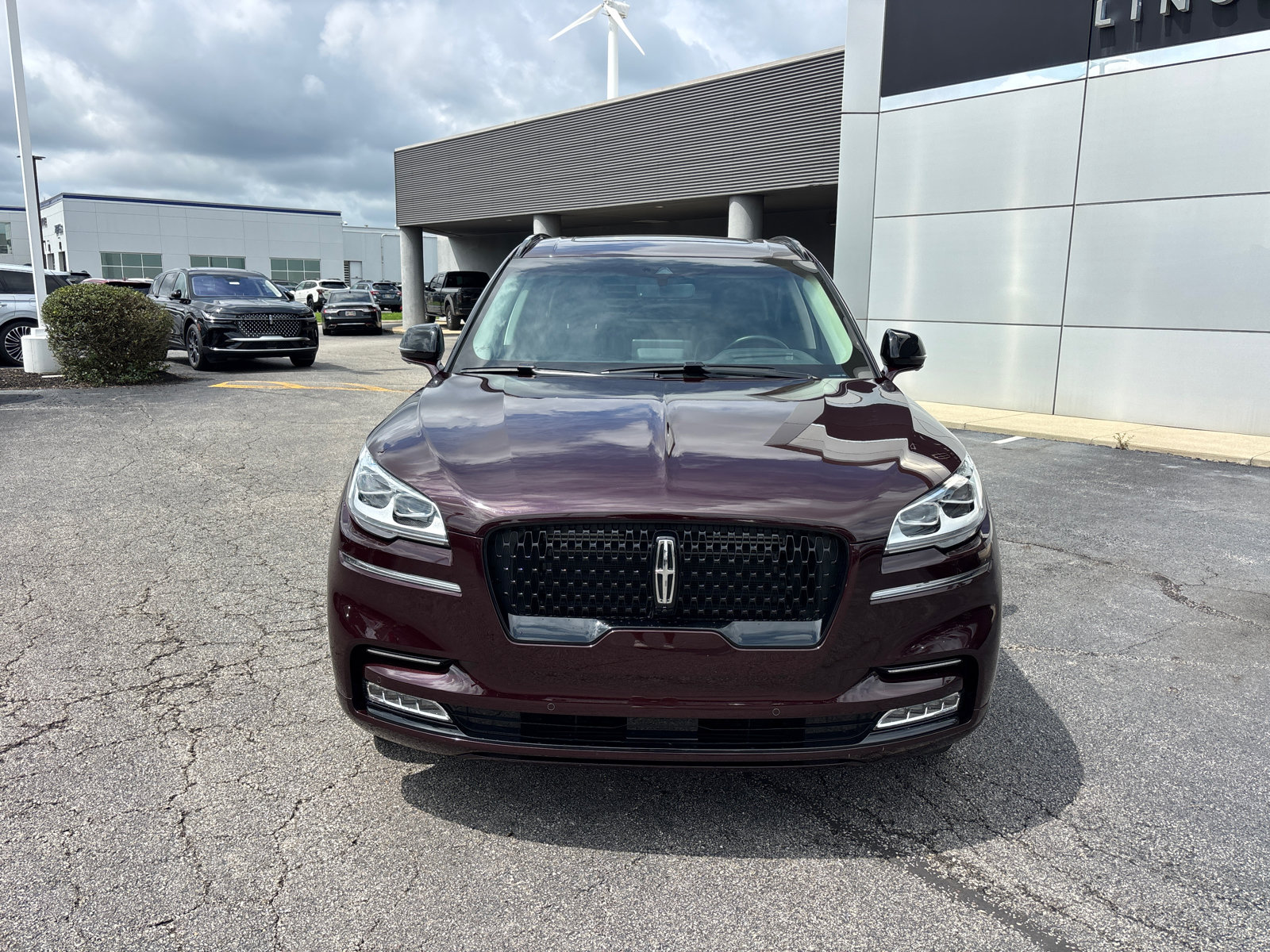 Certified 2023 Lincoln Aviator Reserve w/ Equipment Group 201A AWD/4WD image 2