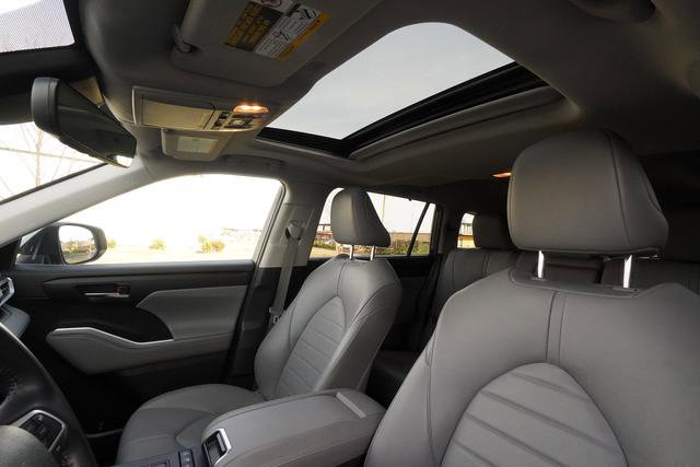 Used 2022 Toyota Highlander XLE image 25