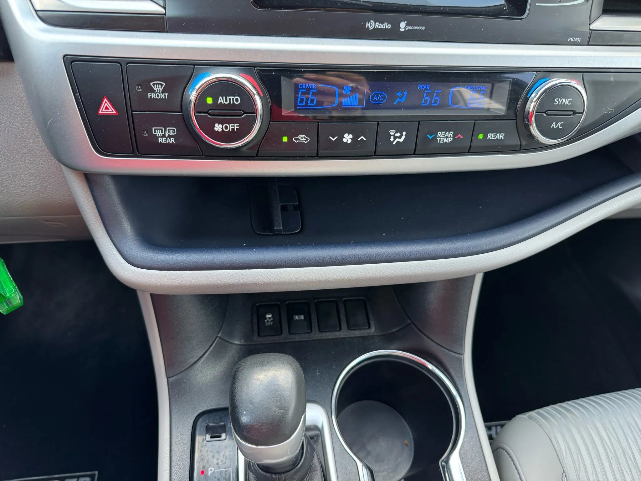 Used 2015 Toyota Highlander LE image 37