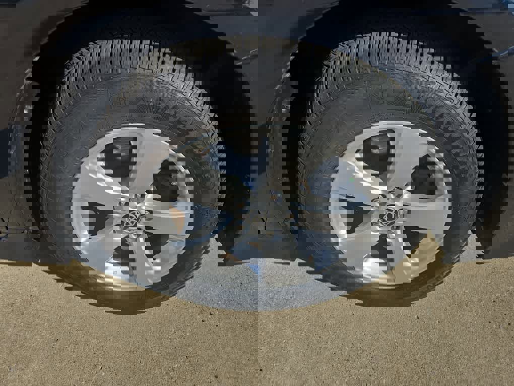 Used 2020 Toyota Sienna L image 2