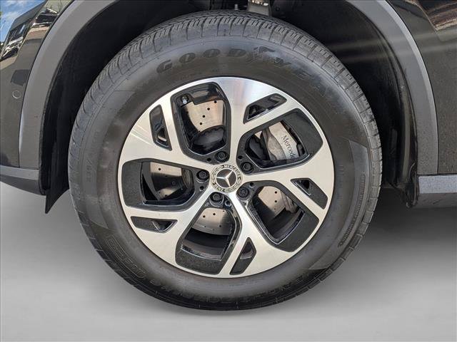 Used 2025 Mercedes-Benz GLC 350e 4MATIC image 25