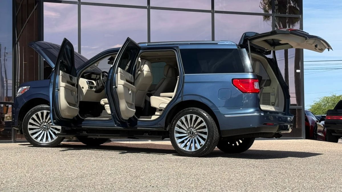 Used 2020 Lincoln Navigator Reserve w/ Luxury Package AWD/4WD image 29