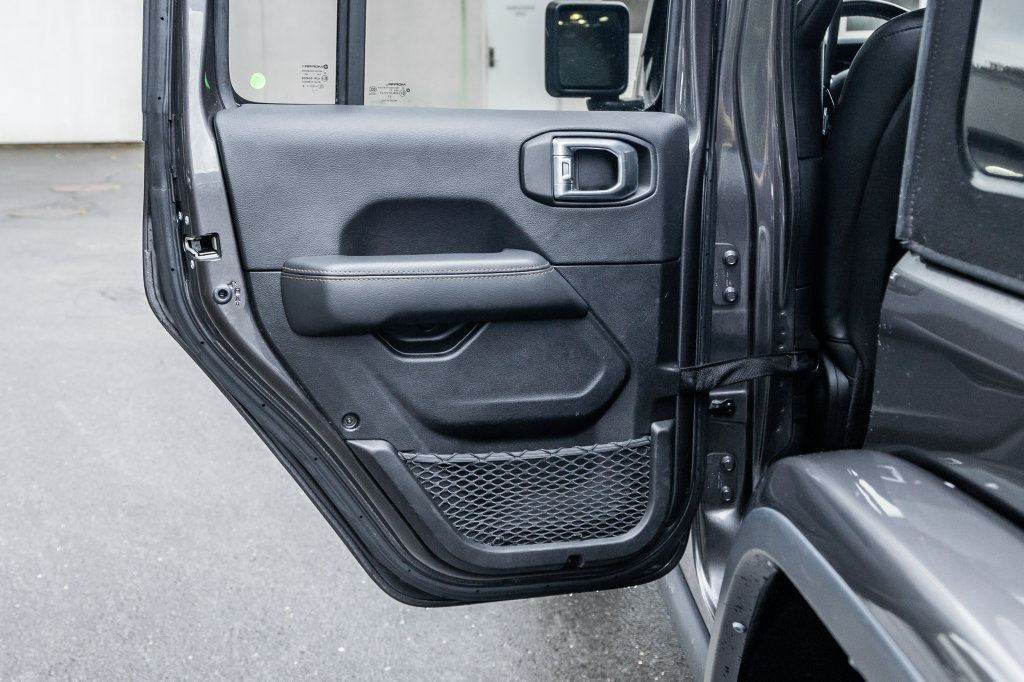 Used 2022 Jeep Wrangler Unlimited Rubicon w/ Dual Top Group AWD/4WD image 22