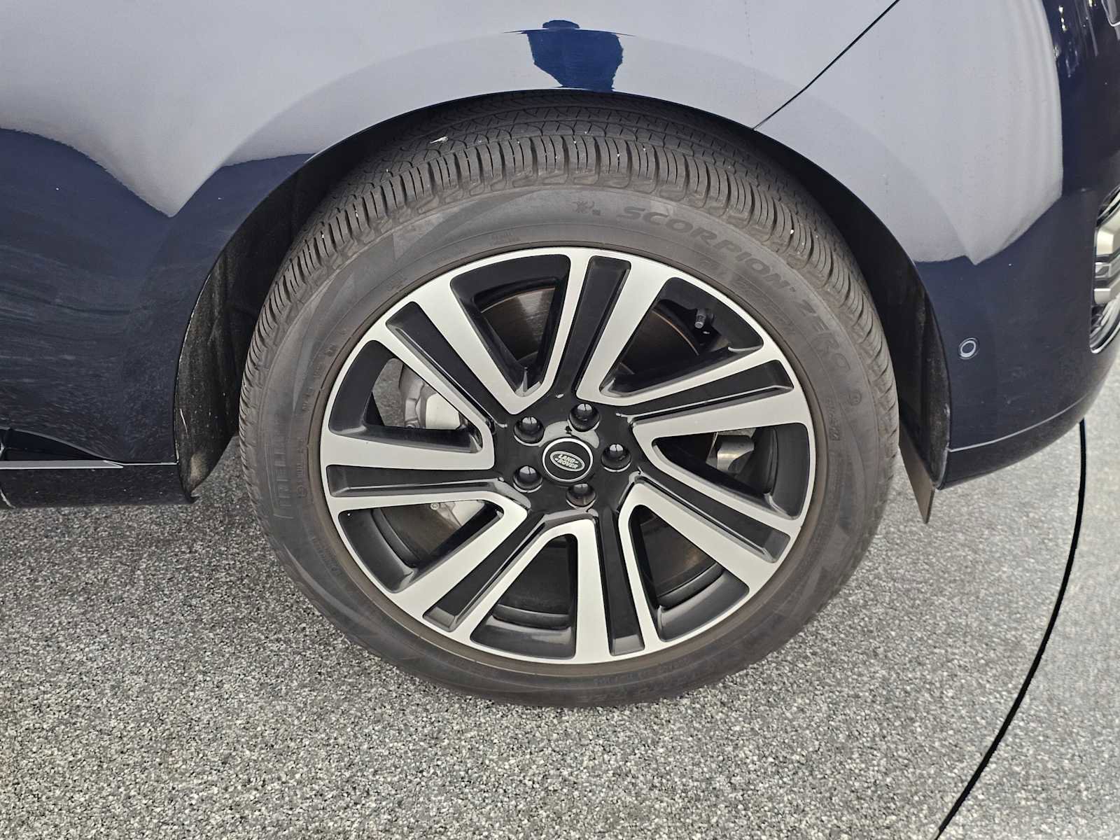 Used 2023 Land Rover Range Rover Long Wheelbase SE AWD/4WD image 9