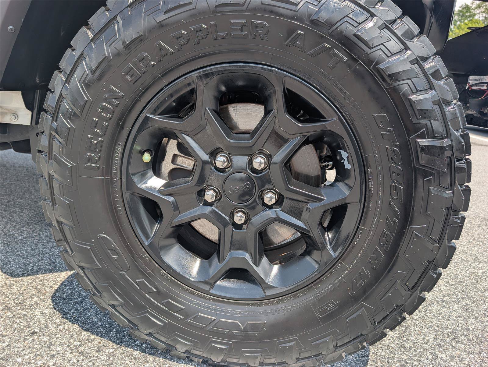 Used 2023 Jeep Gladiator Sport AWD/4WD image 9