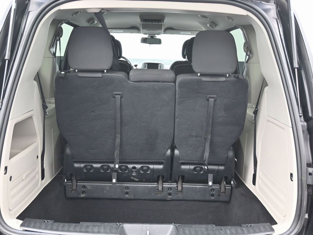Used 2018 Dodge Grand Caravan SE w/ UConnect Hands-Free Group image 13