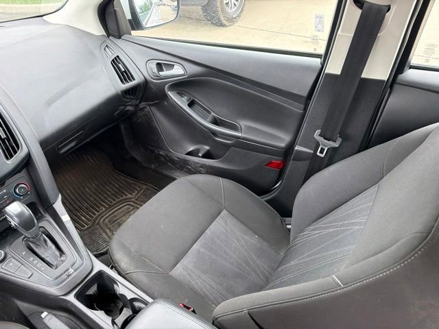 Used 2015 Ford Focus SE w/ SE Cold Weather Package FWD image 17