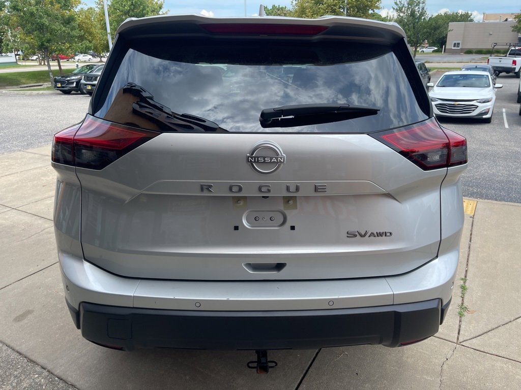 Used 2024 Nissan Rogue SV image 5