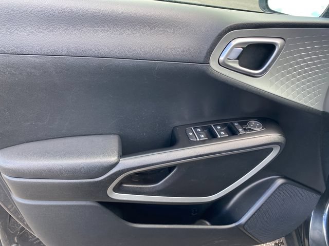 Used 2024 Kia Soul LX w/ Option Group 015 FWD image 17