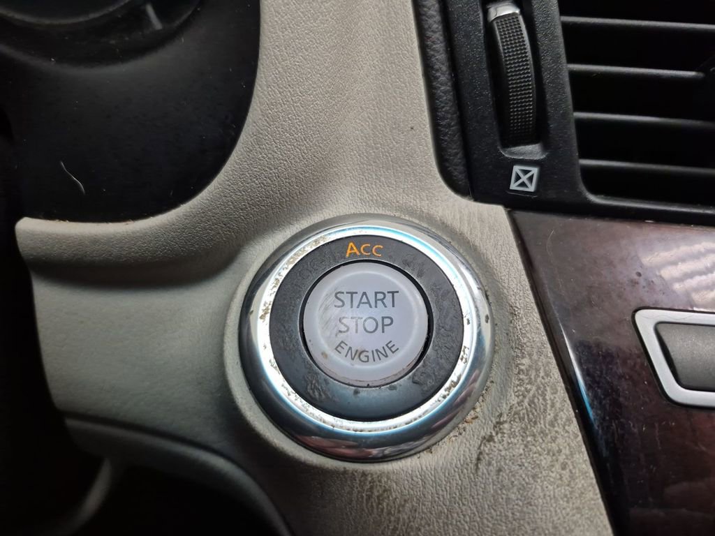 Used 2015 INFINITI Q70 L 5.6 w/ V8 Deluxe Technology Package image 17