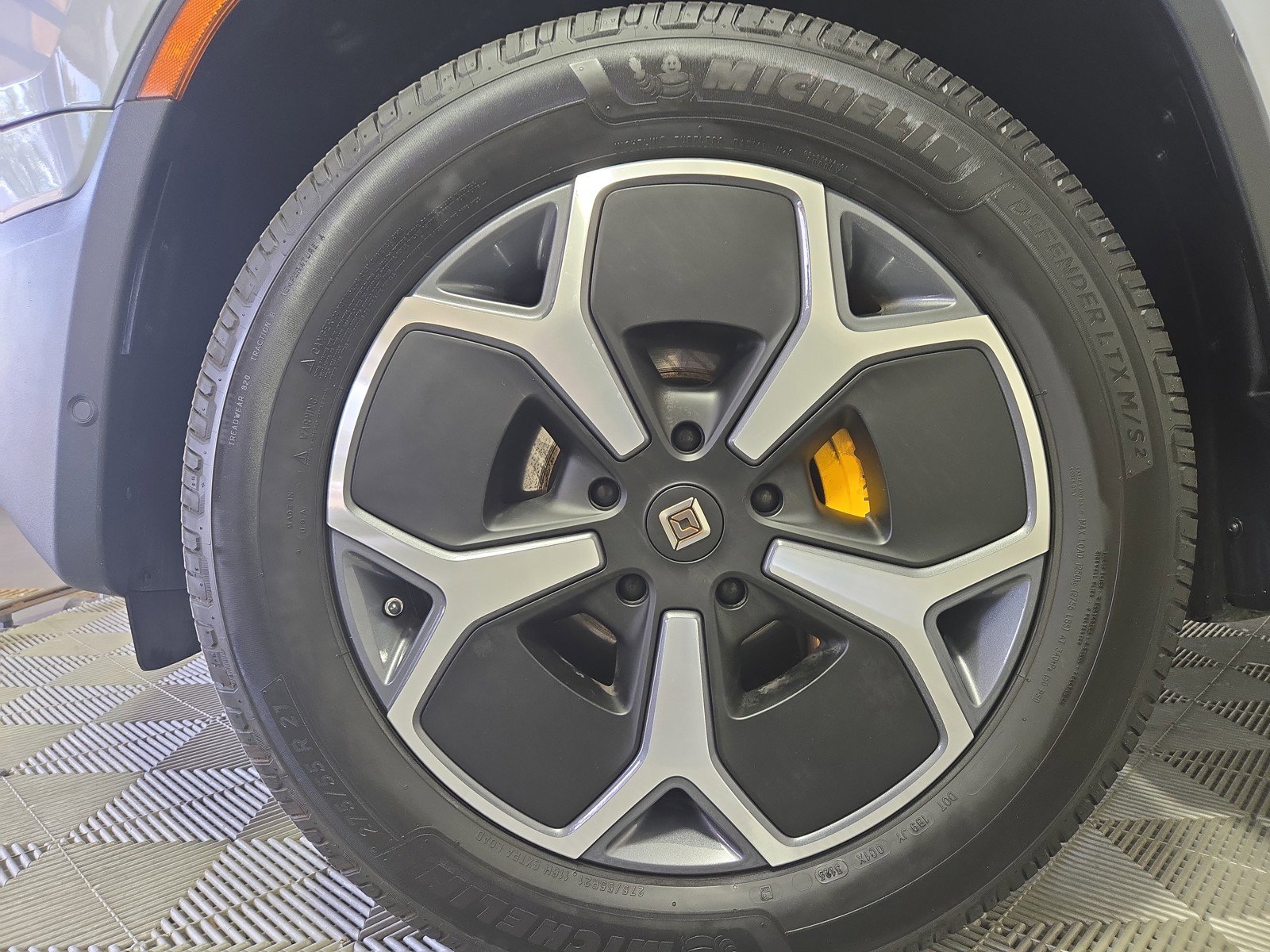 Used 2024 Rivian R1S Adventure image 9