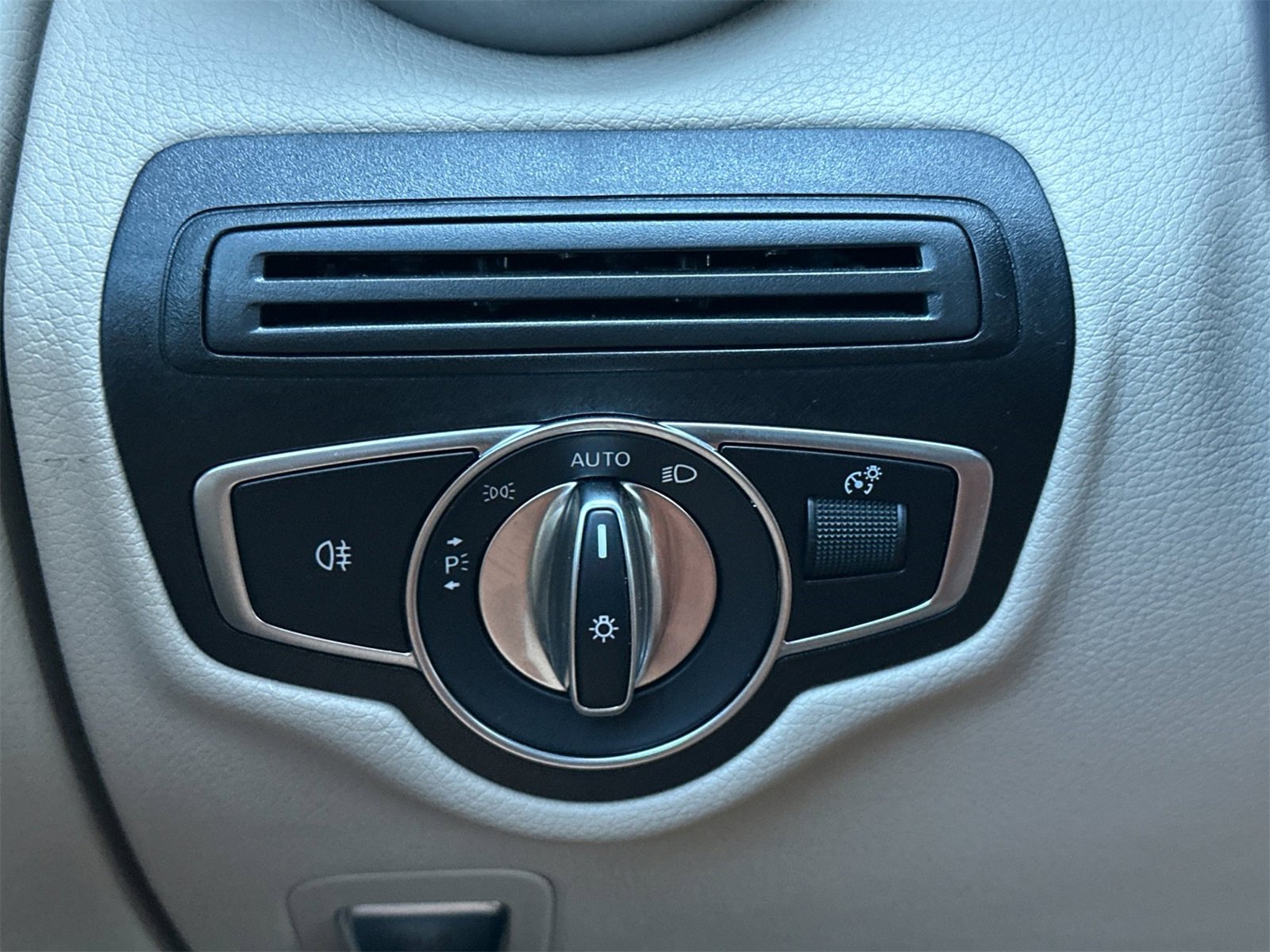 Certified 2022 Mercedes-Benz GLC 300 4MATIC w/ Premium Package Lite image 31