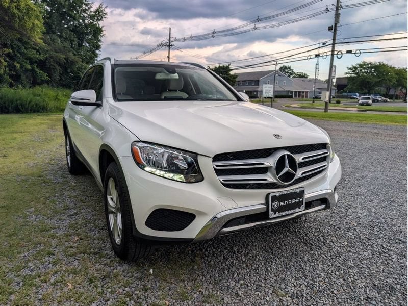 Used 2018 Mercedes-Benz GLC 300 4MATIC image 3