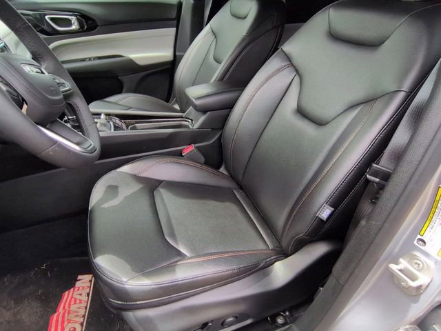 Used 2024 Jeep Compass Limited w/ Sun and Sound Group AWD/4WD image 11