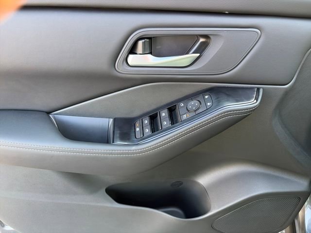 New 2026 Nissan Rogue SV AWD/4WD image 16