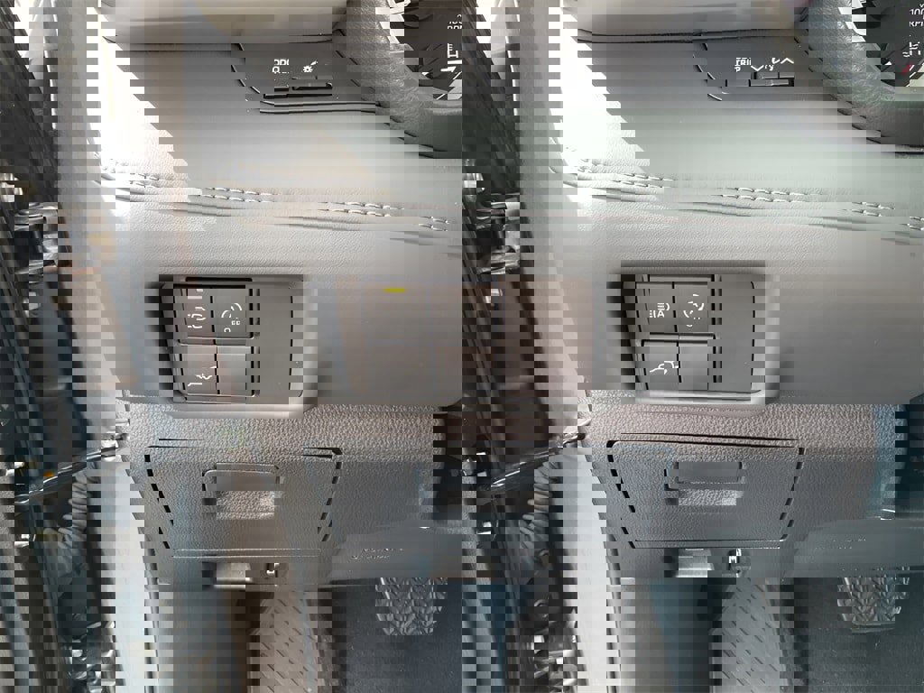 Used 2024 Toyota Highlander XLE image 7