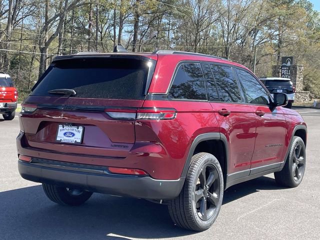 Used 2023 Jeep Grand Cherokee Limited w/ Black Appearance Package image 25