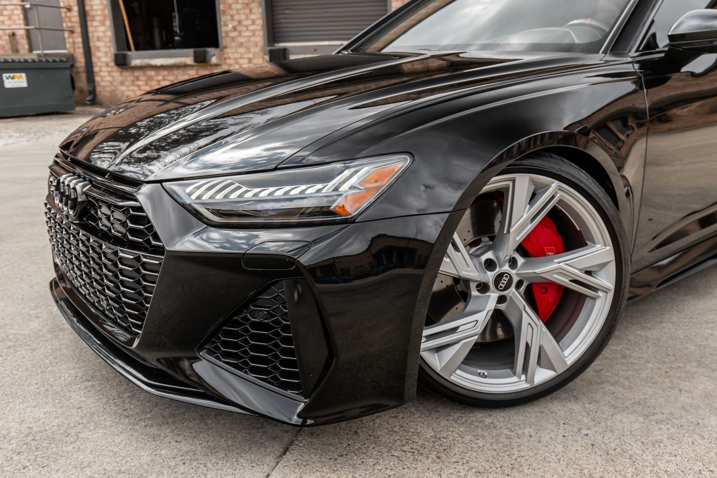 Used 2021 Audi RS 6 w/ Executive Package image 2