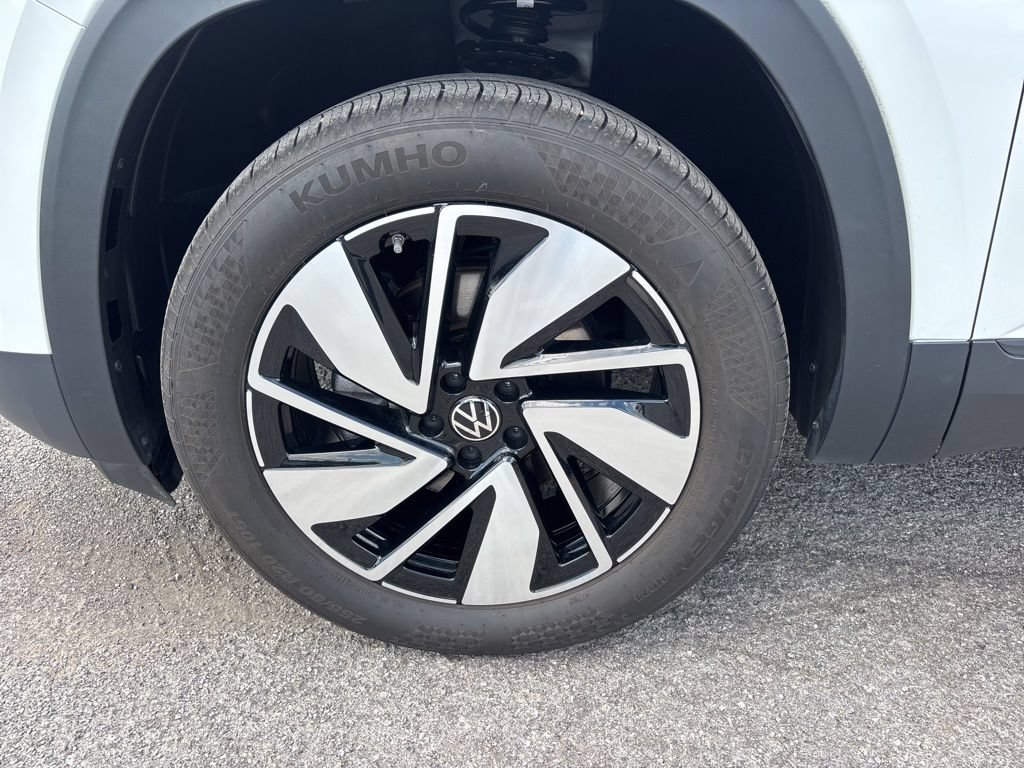 Certified 2026 Volkswagen Atlas SE w/ Panoramic Sunroof Package FWD image 8