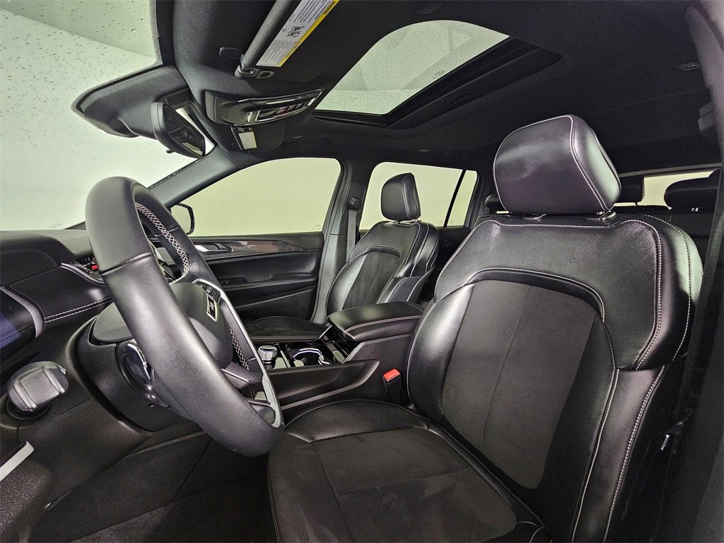 Used 2022 Jeep Grand Cherokee L Laredo image 25