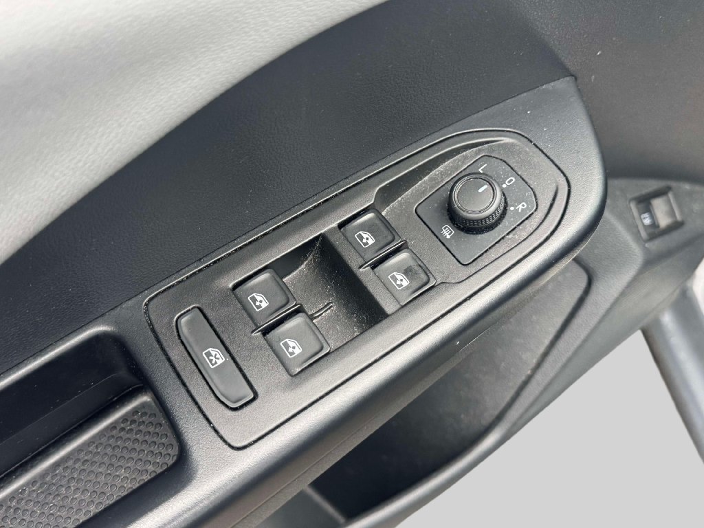 Used 2023 Volkswagen Taos SE AWD/4WD image 15