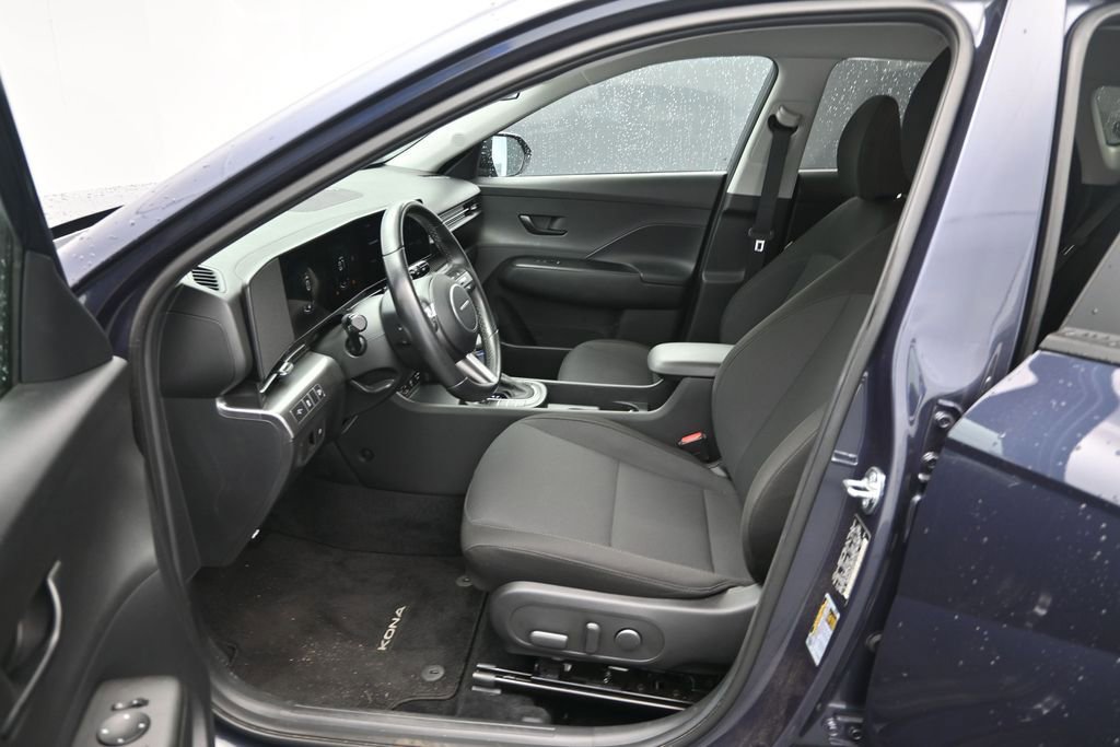 Used 2025 Hyundai Kona SEL FWD image 13