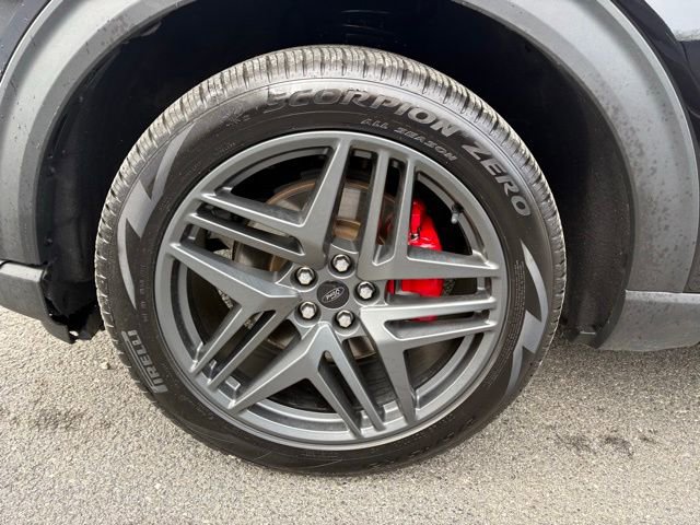 Used 2025 Ford Explorer ST image 13