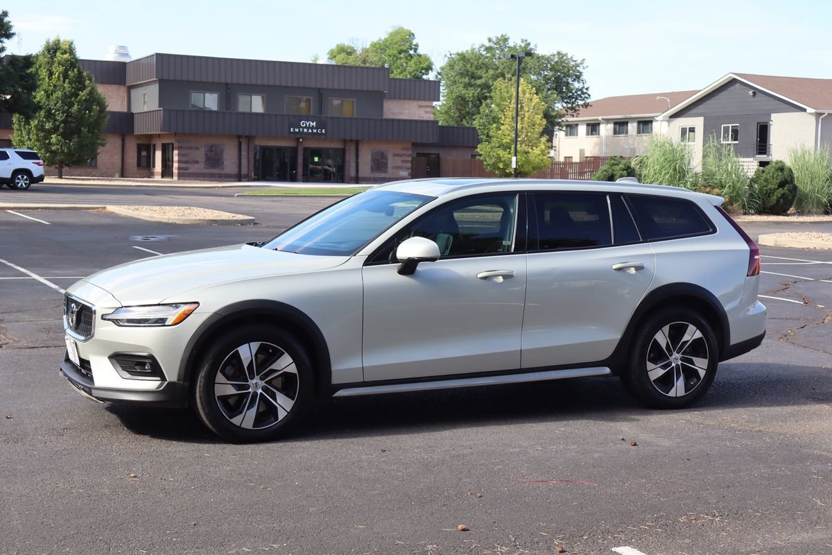 Used 2021 Volvo V60 T5 Cross Country AWD/4WD image 10