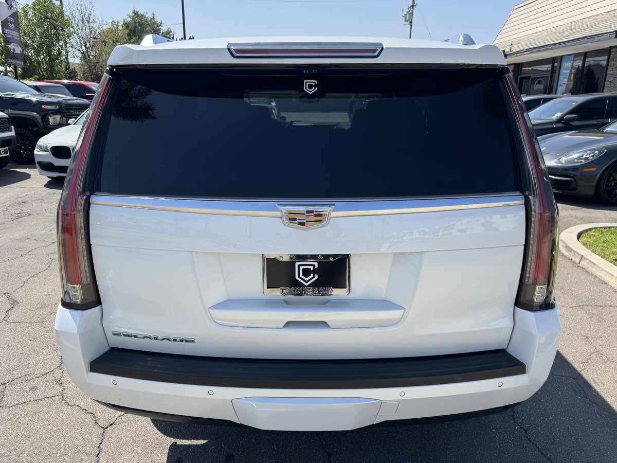 Used 2018 Cadillac Escalade Luxury RWD image 5