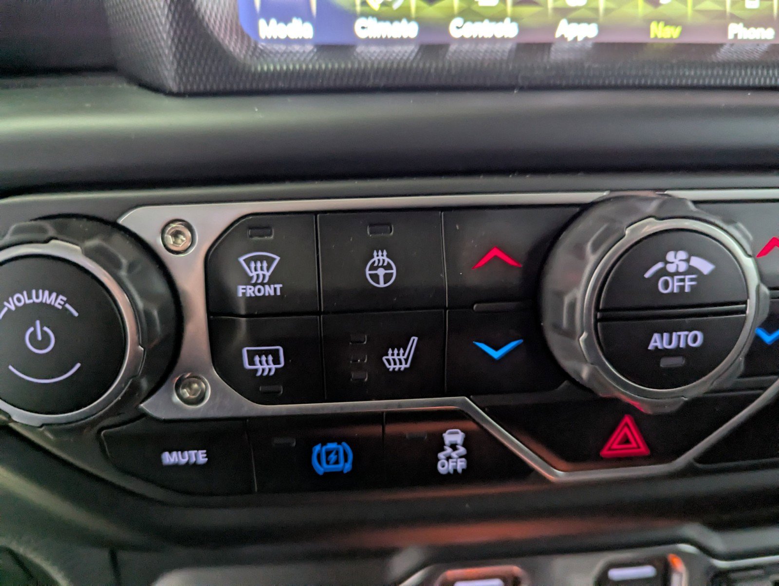 Used 2023 Jeep Wrangler Sahara w/ Cold Weather Group image 21