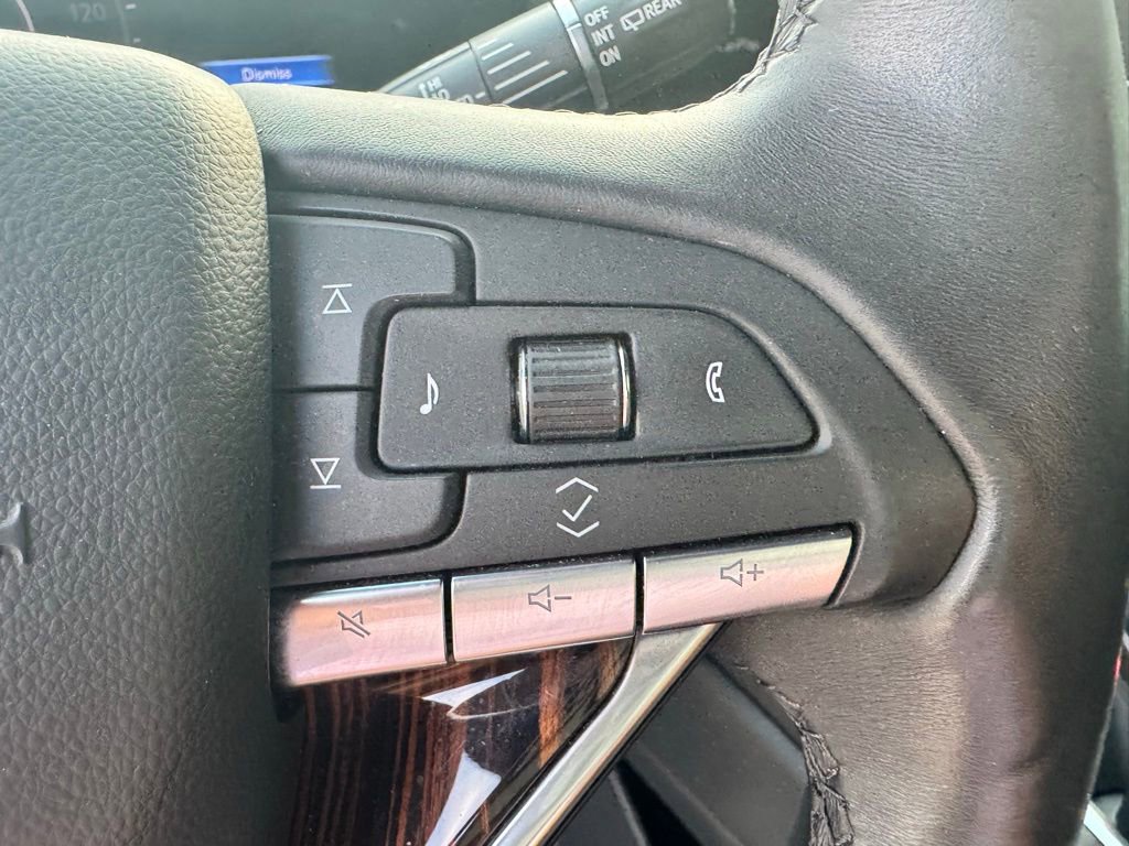 Used 2021 Cadillac Escalade Premium Luxury RWD image 25