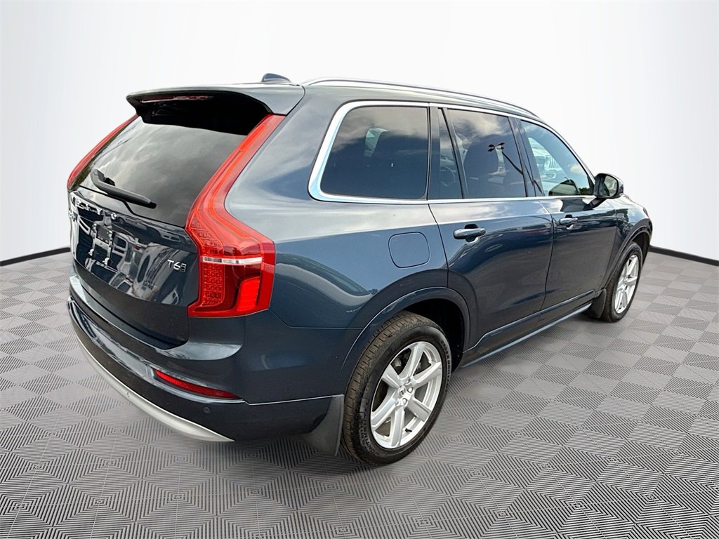 Used 2022 Volvo XC90 T6 Momentum image 8