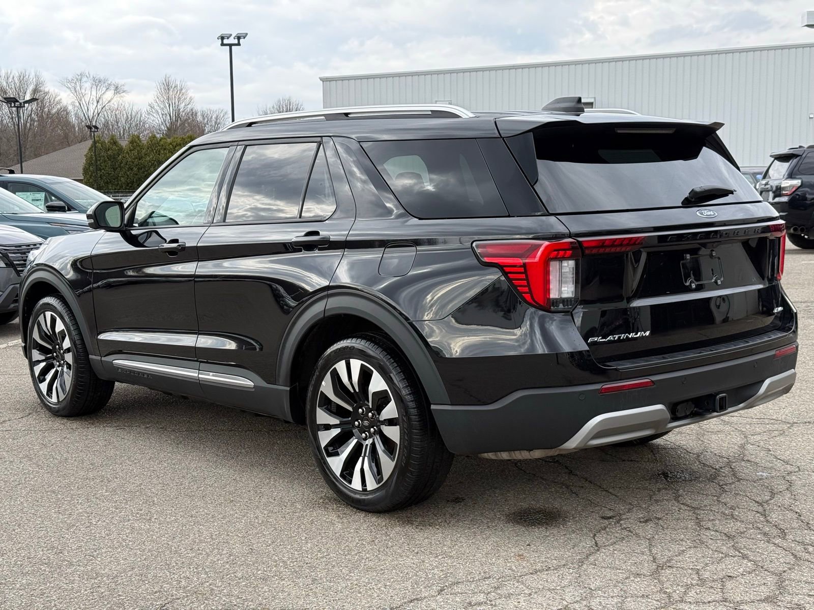 Used 2025 Ford Explorer Platinum w/ LUX Leather Package AWD/4WD image 12