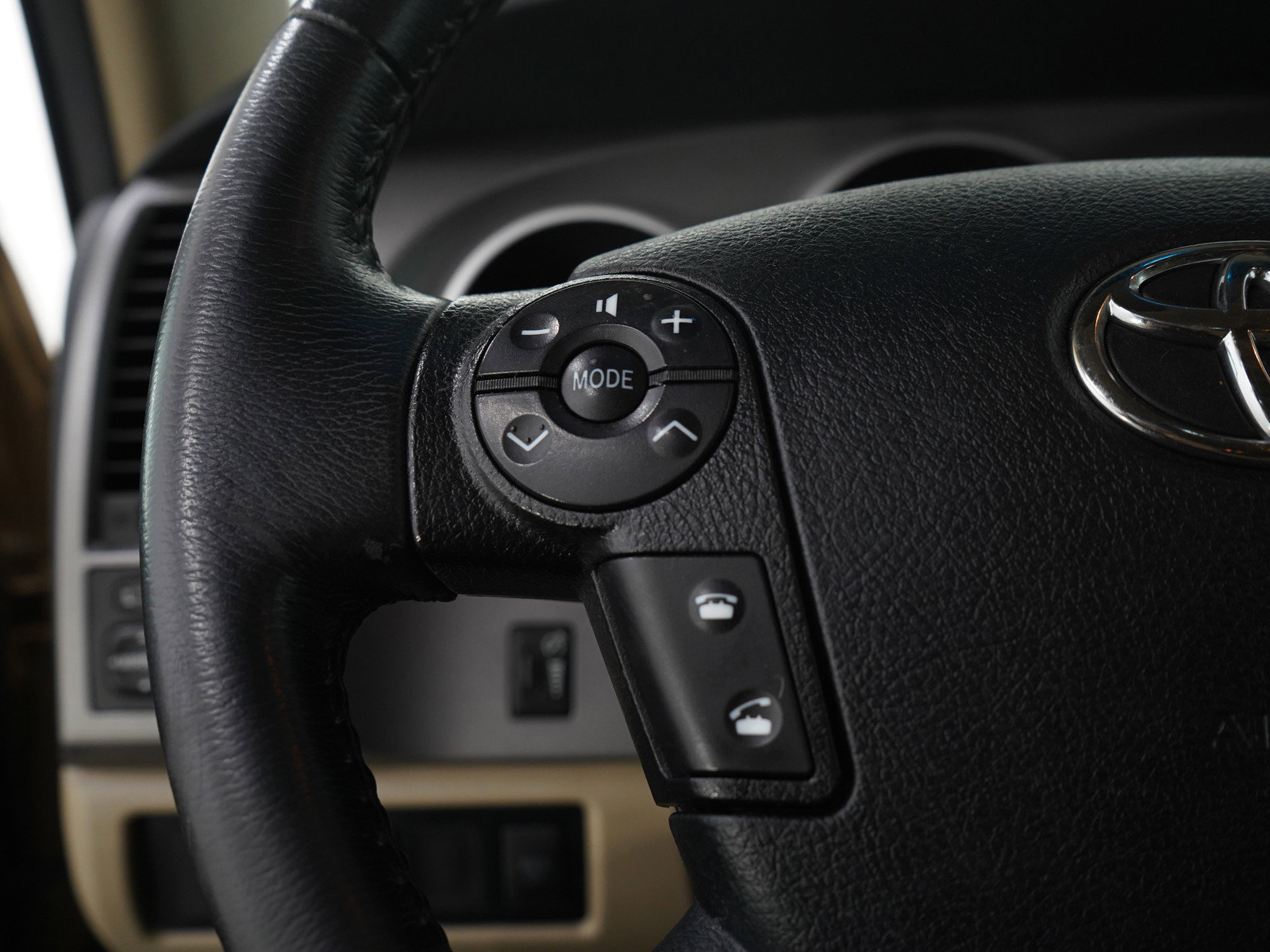 Used 2012 Toyota Sequoia SR5 AWD/4WD image 23