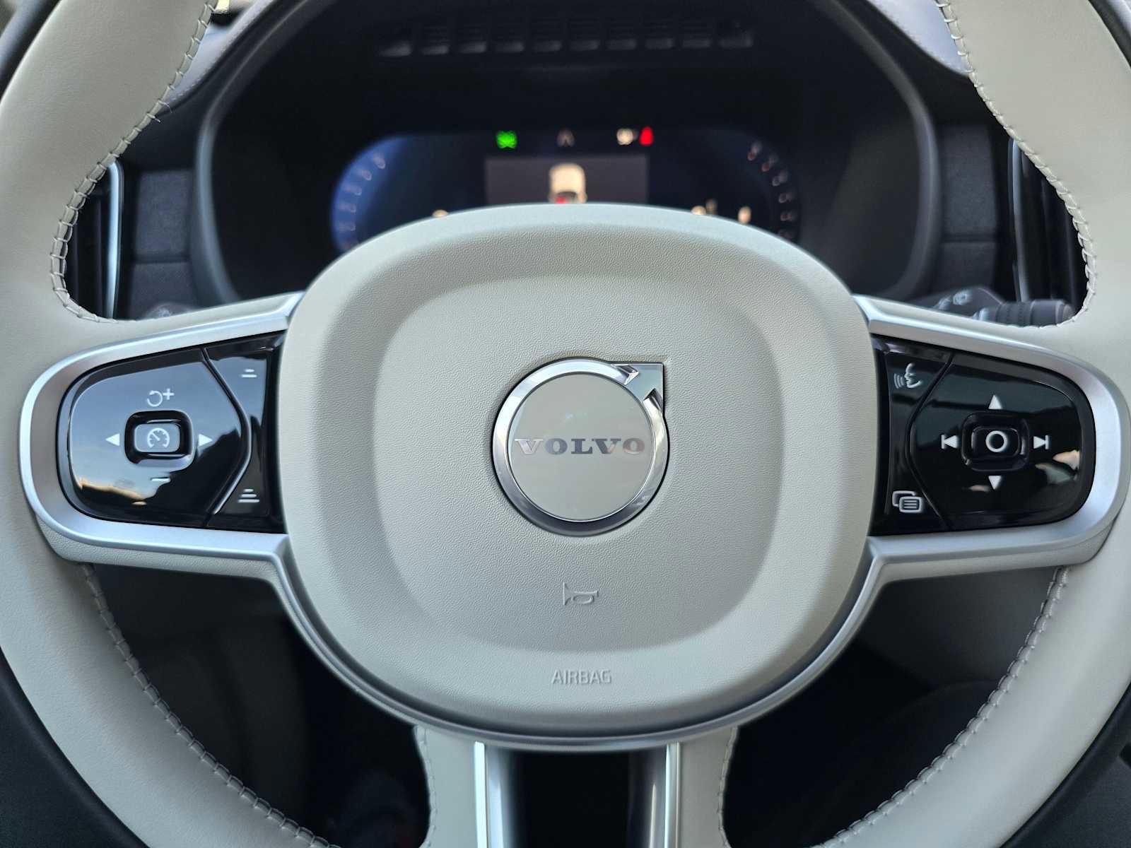 New 2026 Volvo XC90 B6 Ultra w/ Protection Package image 24