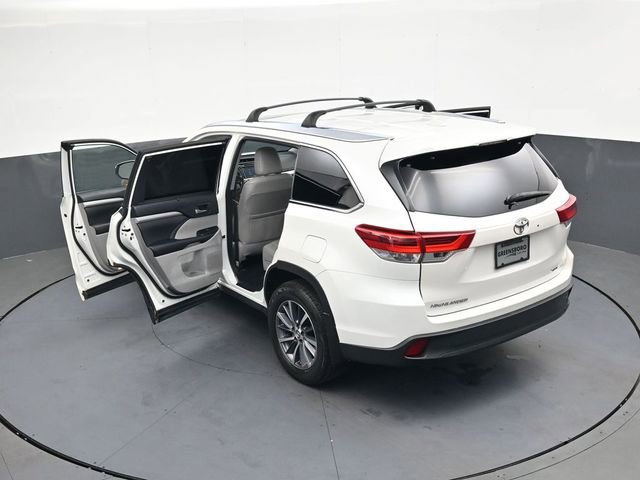 Used 2018 Toyota Highlander XLE AWD/4WD image 39