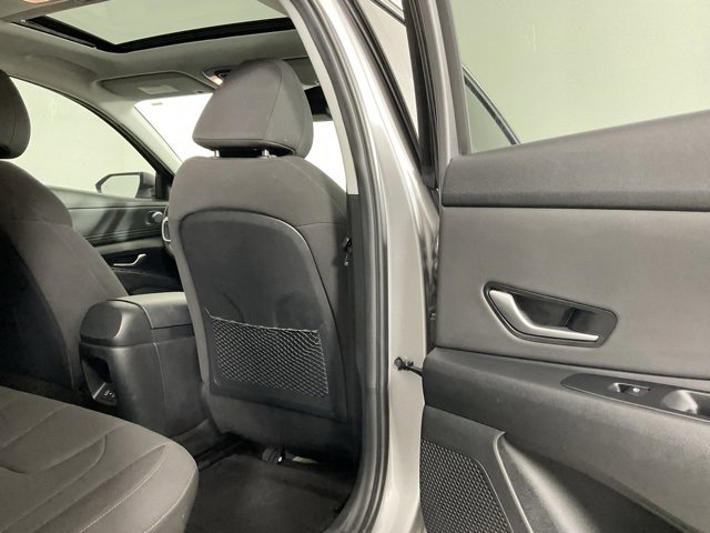 Used 2025 Hyundai Elantra SEL image 24